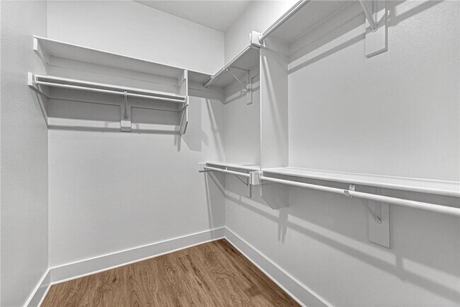 Building Photo - 1850 Momi St