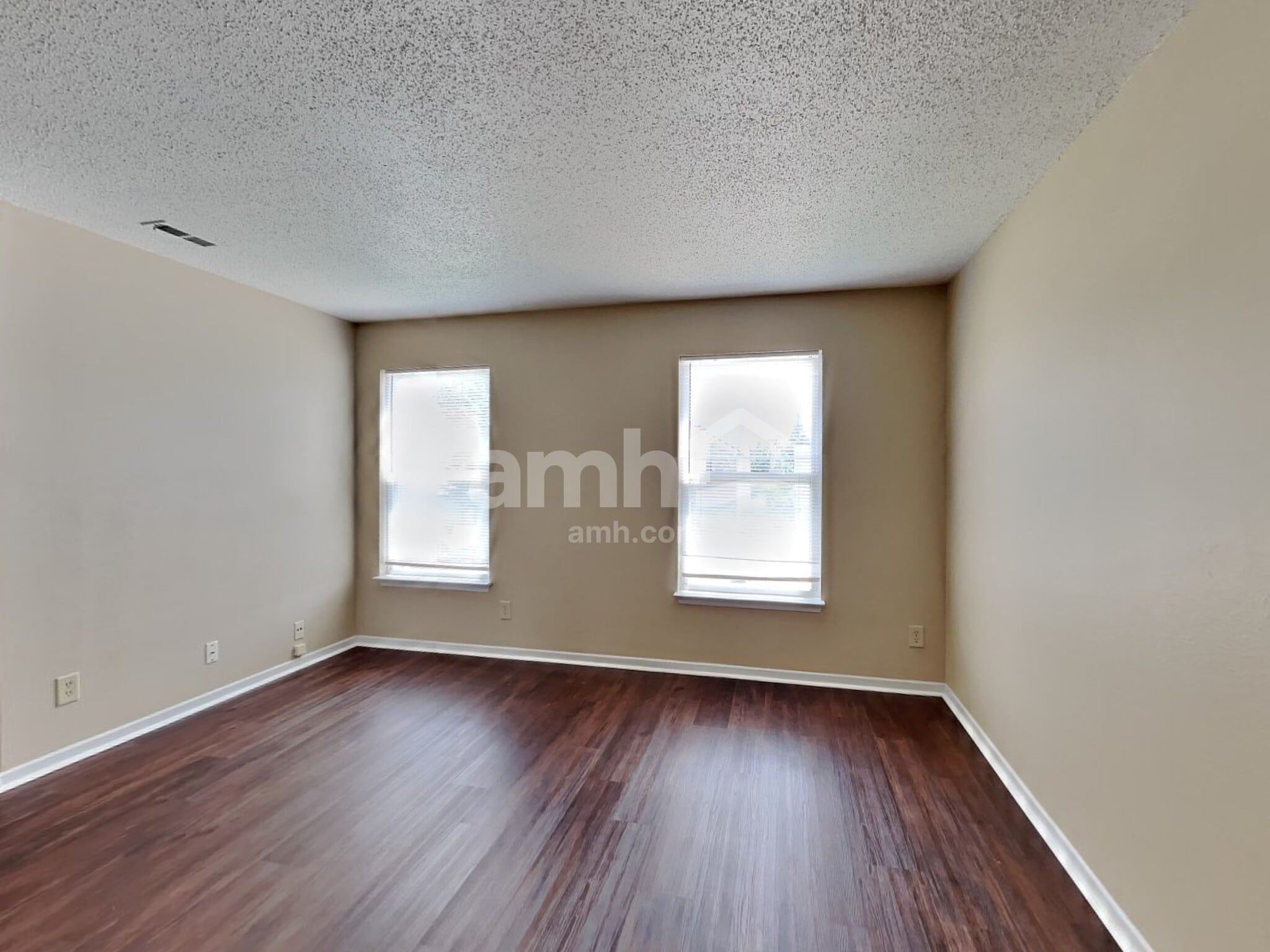 Building Photo - 10338 Kensington Way