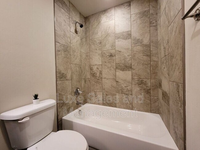 Building Photo - 8808 SW 45th St