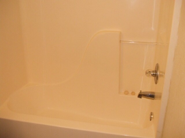 Tub/Shower - 5 N Montague Ave