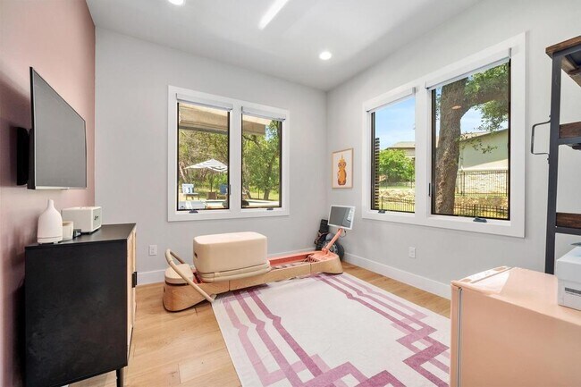 Building Photo - 2600 Arion Cir