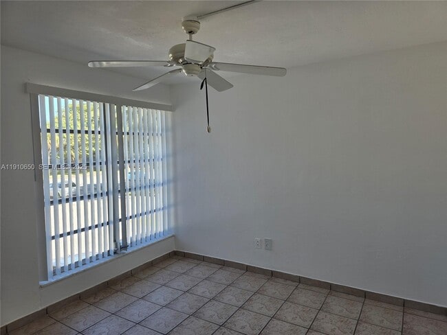 Building Photo - 10399 N Kendall Dr