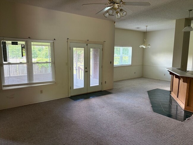 Building Photo - 3 Bedroom and 2 Bathroom House
