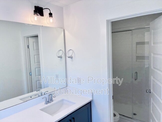 Building Photo - 565 Folk Song Wy