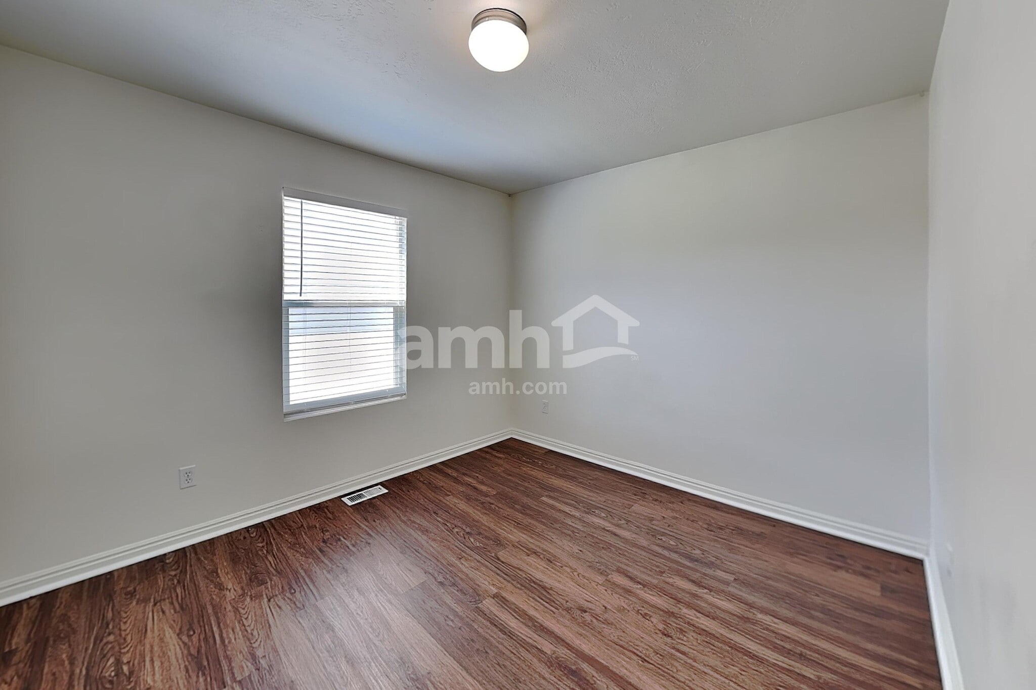 Building Photo - 4384 Maple Dr
