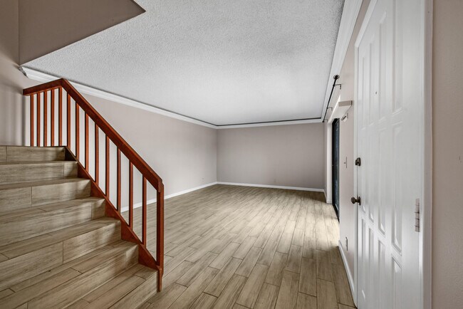 Building Photo - 388 Lake Arbor Dr