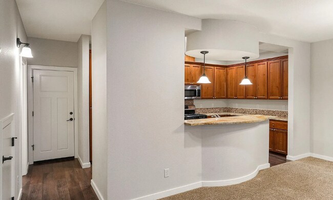 Building Photo - Beautiful and Spacious Single Family Condo...