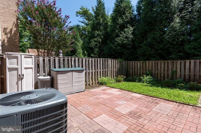 Building Photo - 13205 Black Walnut Ct