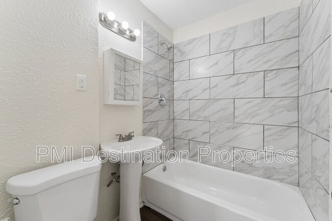 Building Photo - 5026 Locust Ave