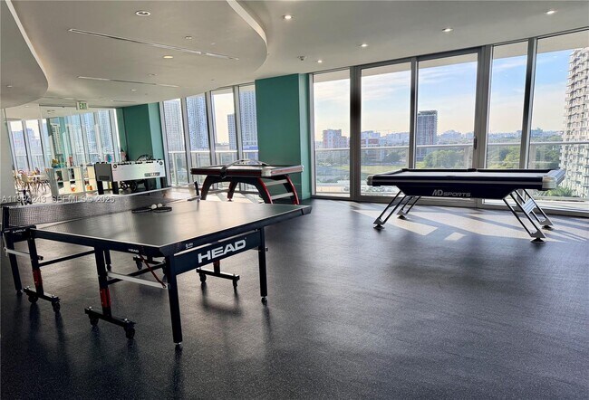 Building Photo - 488 NE 18th St