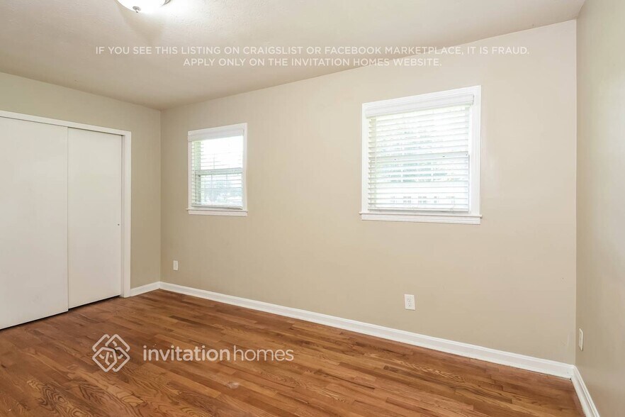 Building Photo - 1634 E Lake Dr