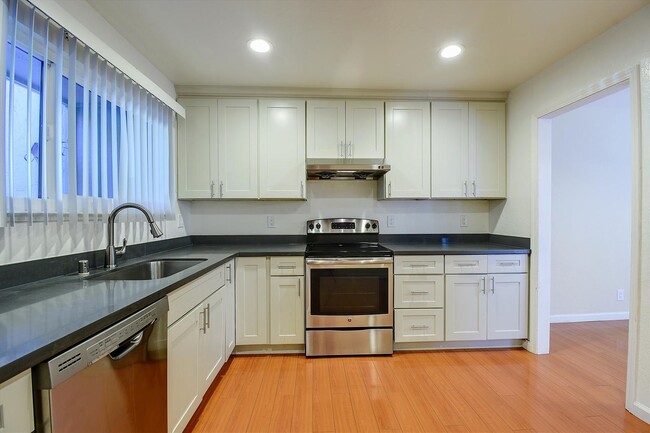 Building Photo - Remodeled townhouse with AC, Top Cupertino...