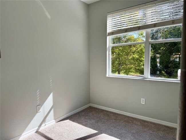 Building Photo - 1040 Sleepy Oak Dr