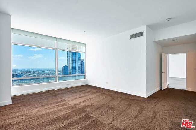Building Photo - 900 W Olympic Blvd