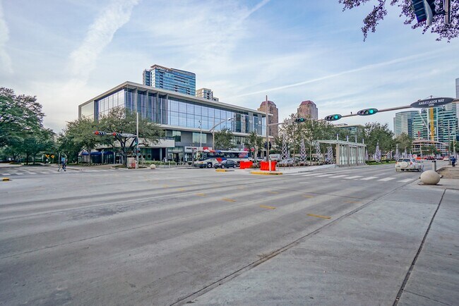 Building Photo - 1901 Post Oak Blvd