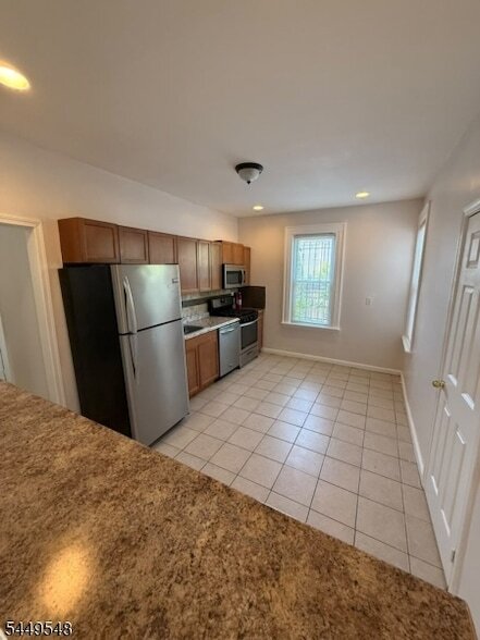 Building Photo - 86 Mapes Ave