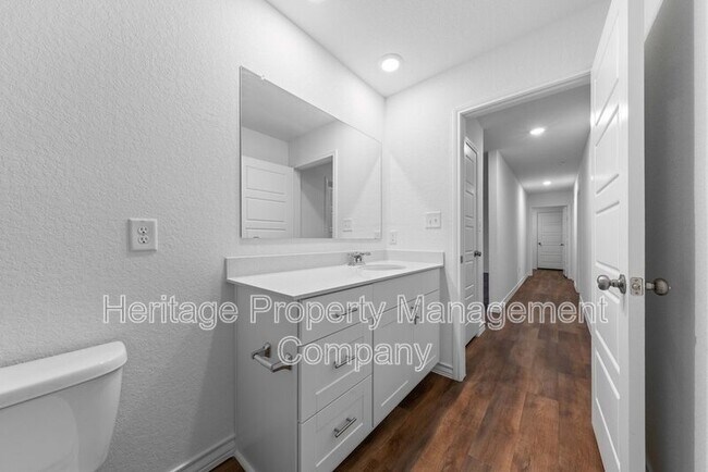 Building Photo - 817 Heartseed Ave