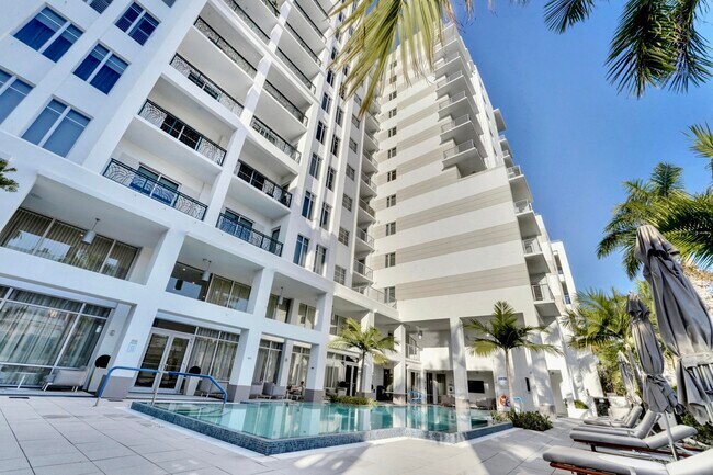 Building Photo - 155 E Boca Raton Rd