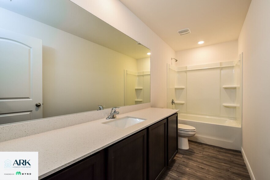 Building Photo - 883 Youngreen Dr