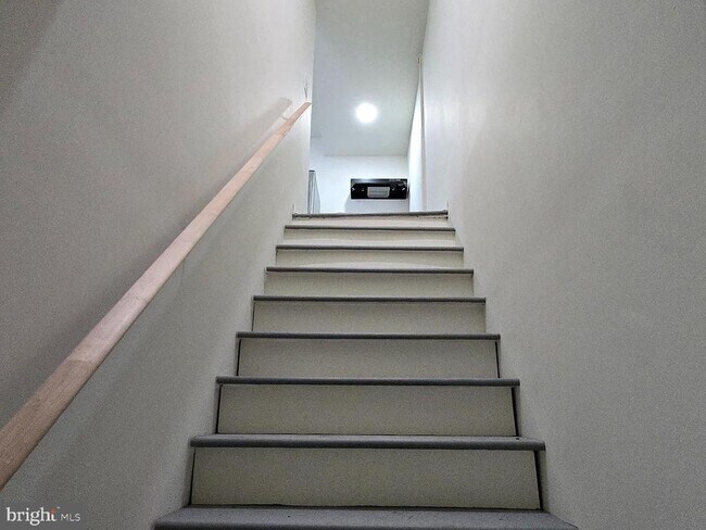 Building Photo - 592 Old Town Mall