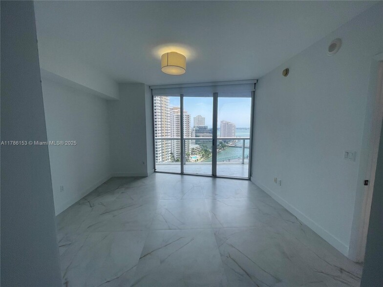 Building Photo - 465 Brickell Ave