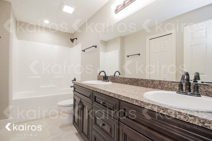 Building Photo - 17 Malauka Radial Cir