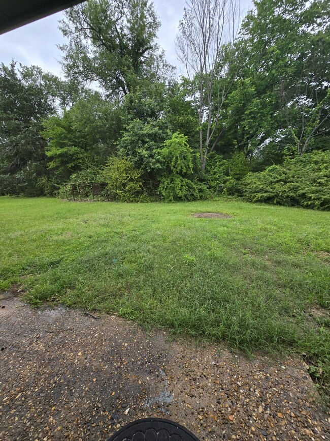 Building Photo - 16044 Pawnee Dr
