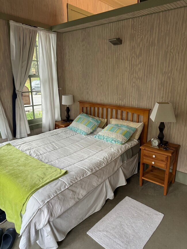 Building Photo - 3 Pond Rd