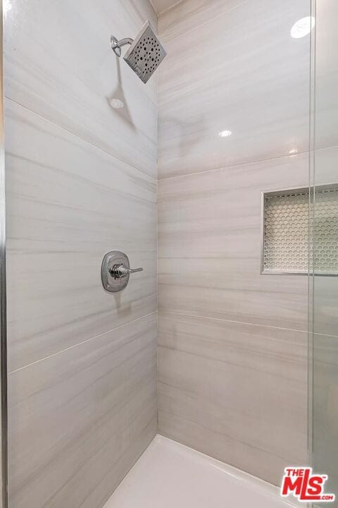 Building Photo - 5873 Dauphin Ave.