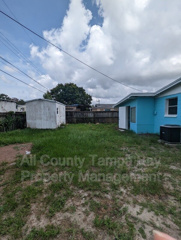 Building Photo - 6021 W Hanna Ave
