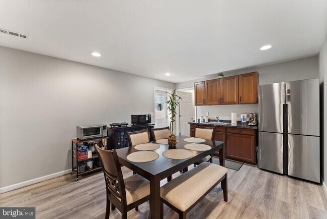 Building Photo - 431 Alder Dr