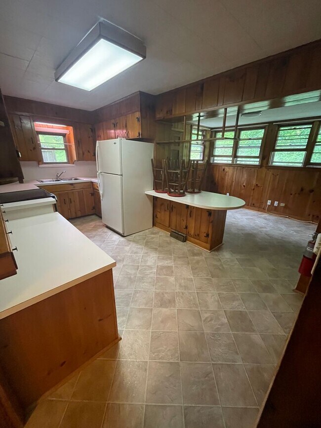 Building Photo - 296 Middle Fork Rd