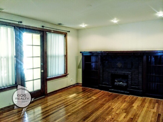 Building Photo - Beautiful Logan Square Apartments!