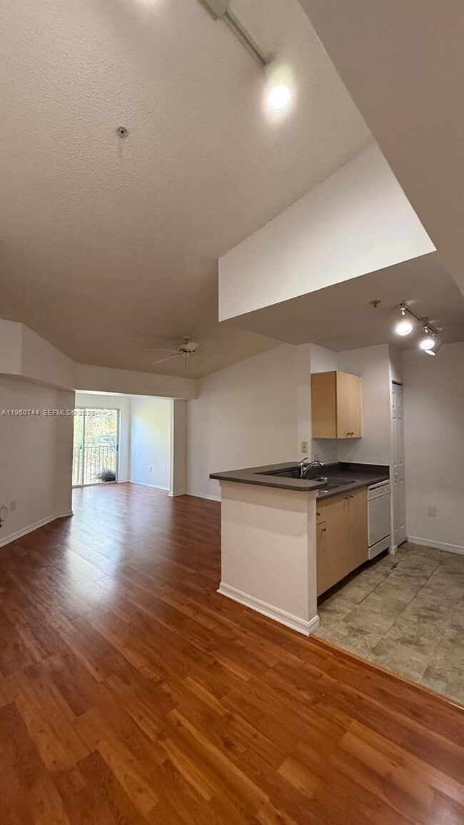 Building Photo - 2494 Centergate Dr