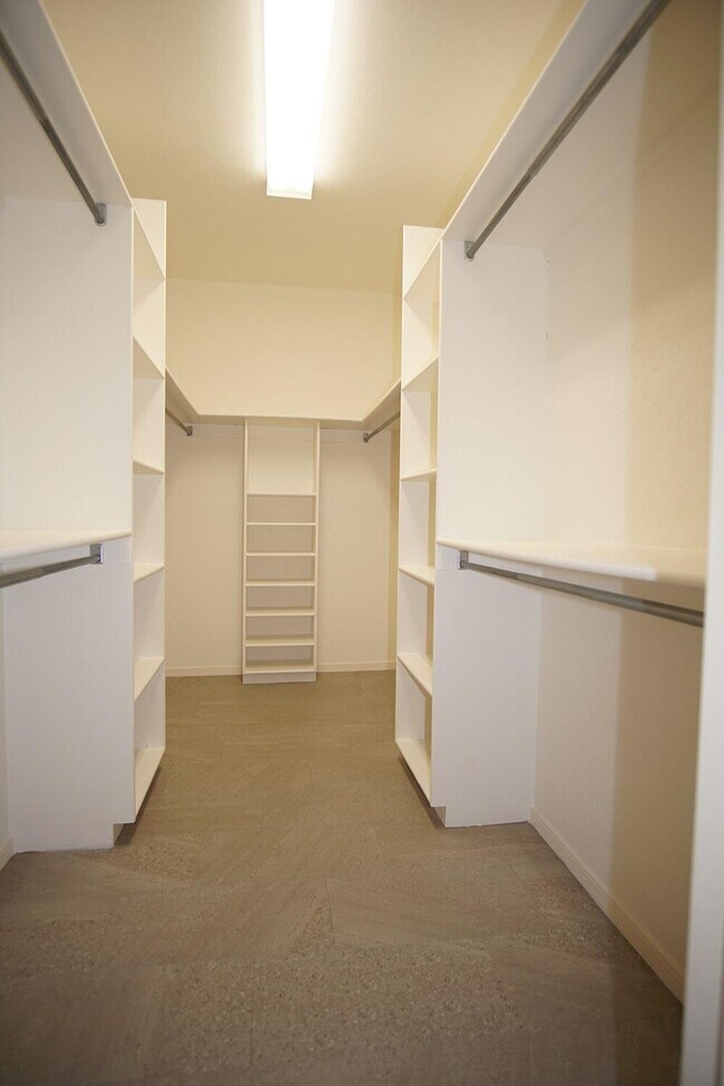 Building Photo - 6525 Brisa Del Mar Dr