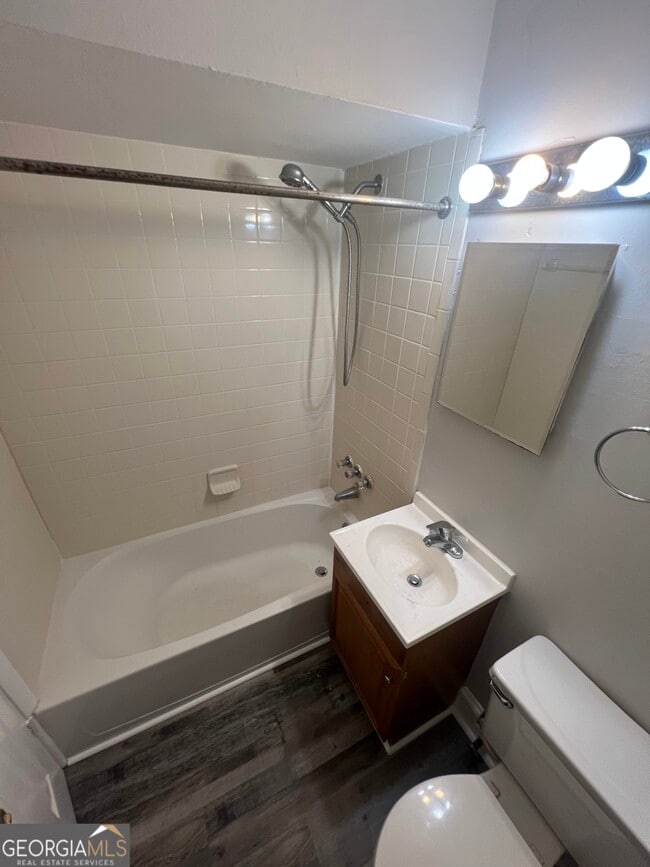 Building Photo - 129 Pineview Dr
