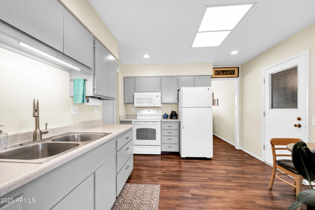 Building Photo - 9834 W Evergreen Dr