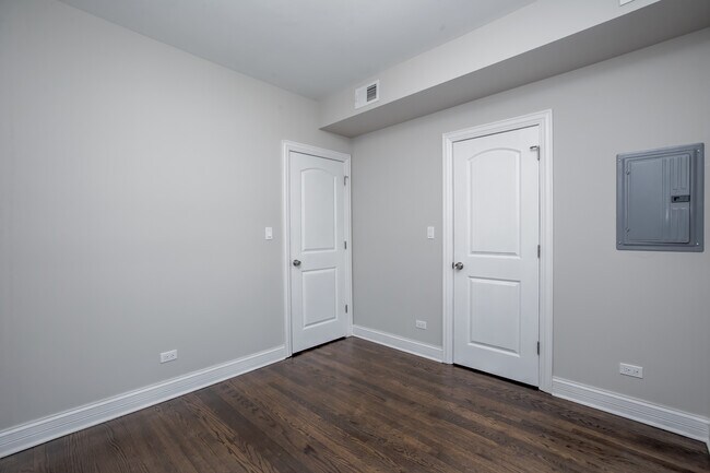 Building Photo - 2648 W Lunt Ave