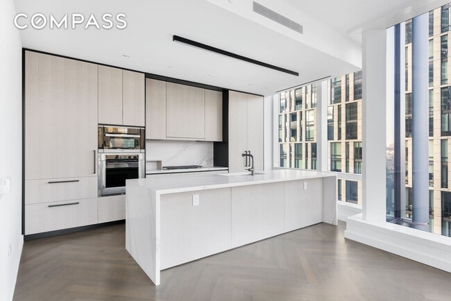 Building Photo - 111 Murray St