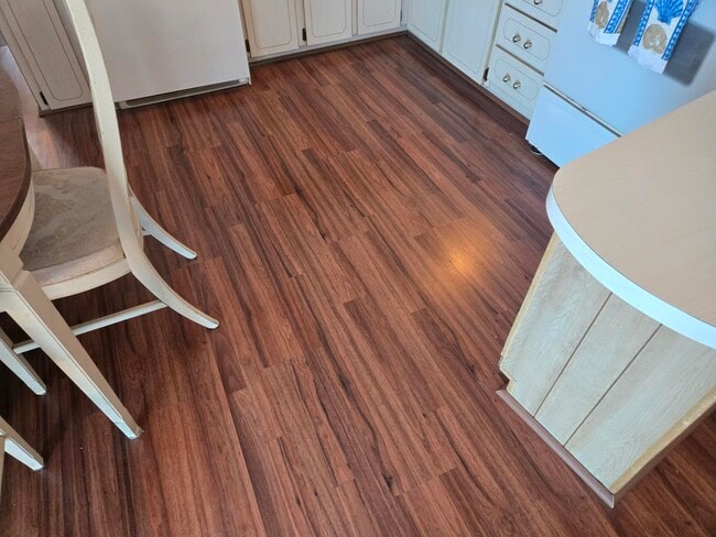 Building Photo - 13 Loafing St