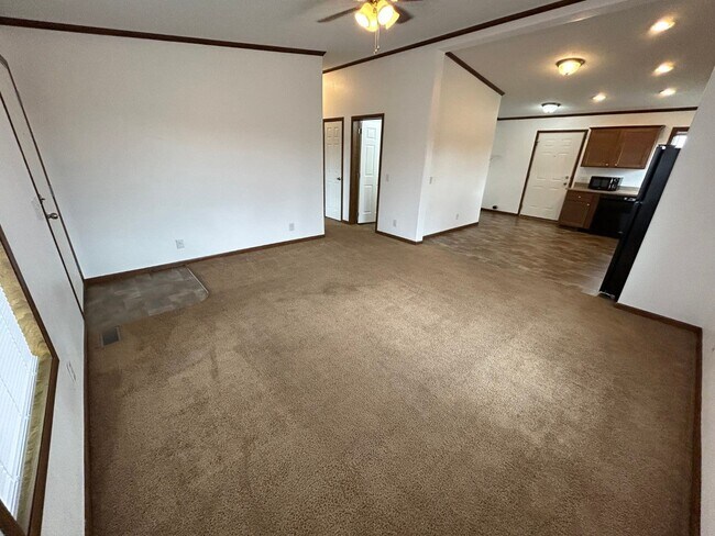 Building Photo - 220 Riverwood Dr