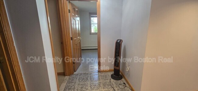 Building Photo - 120 Savage St