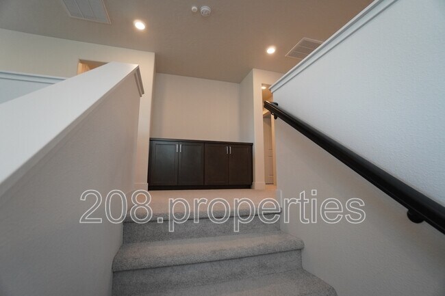 Building Photo - 245 E Caldera St