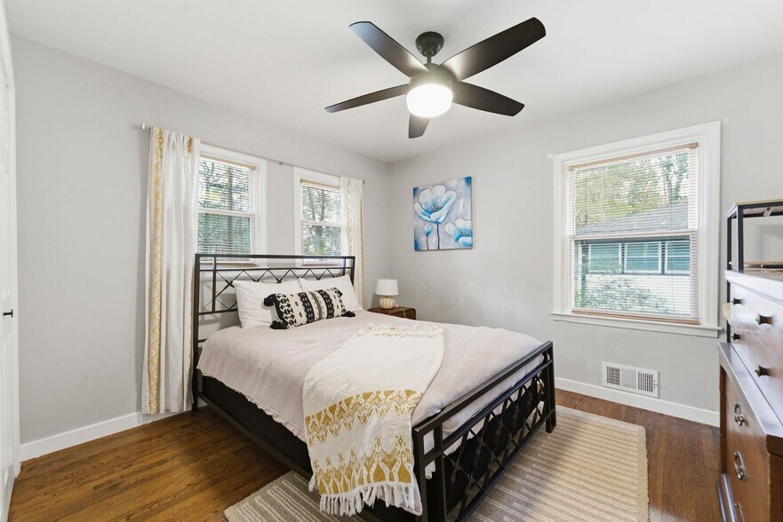 Building Photo - 3136 Forrest Hills Dr SW