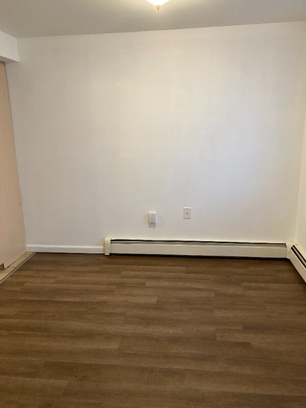 Building Photo - 39 Knesel St