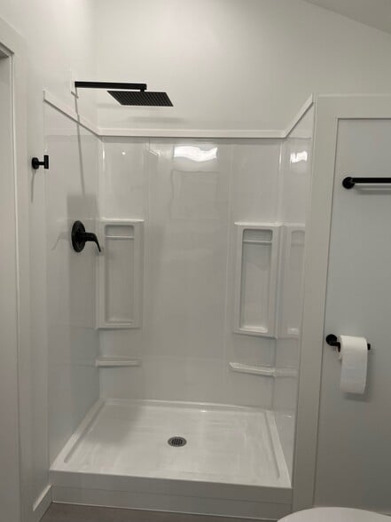 Building Photo - 6647 N Astor St