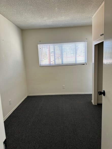 Building Photo - 919 Portola Ave