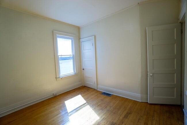 Building Photo - 1215 Madison St