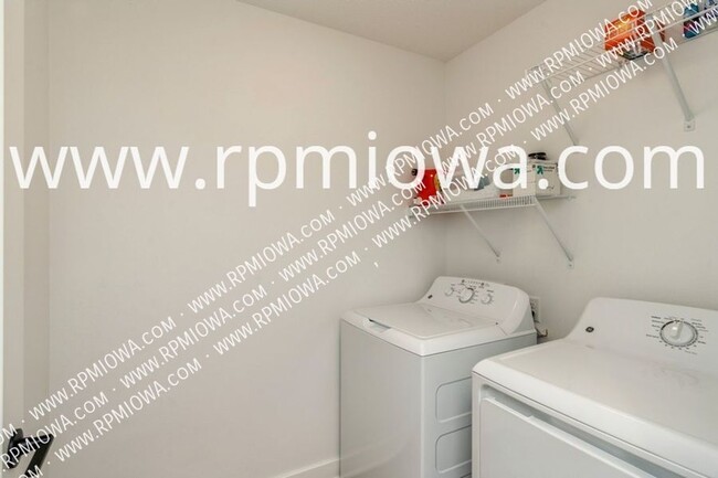 Building Photo - 10097 Stark Dr
