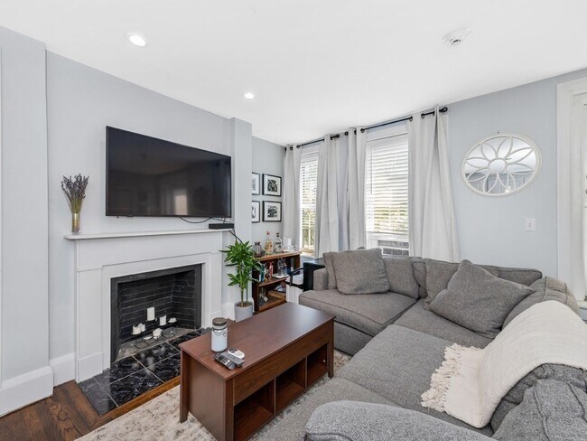 Building Photo - 83 Main St